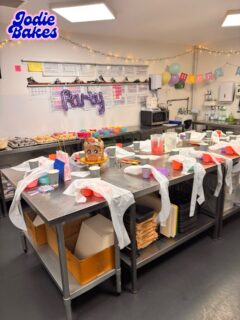 Did a super cute cupcake decorating party 🎈🥳🎁🎉🧁

Always hand made, no pre mixes, made with love 🩷  #jodiebakes #bespokecakesleeds #childrenscakes #lambethcakes #leedsbaker #cakesofinstagram #weddingcakes #brownieboxes #orderonline #postalbakes #brownies #blondies #cakesleeds #browniesbypost #bespokecakes #bestcakesleeds  🌐 Order online jodiebakes.co.uk 💌 hello@jodiebakes.co.uk