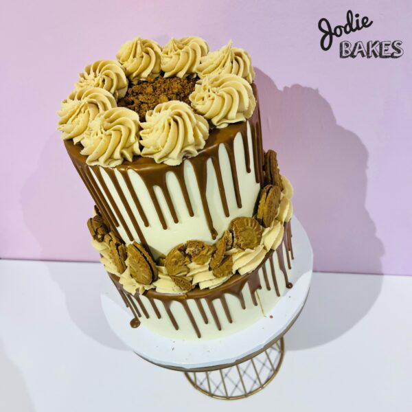 Lotus Biscoff Dreamy Cake 🎂 🥰 💕 (feeds 30) - Image 2